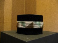 Pulsera tejida con técnica de enfilado con delicas miyuki de cristal  